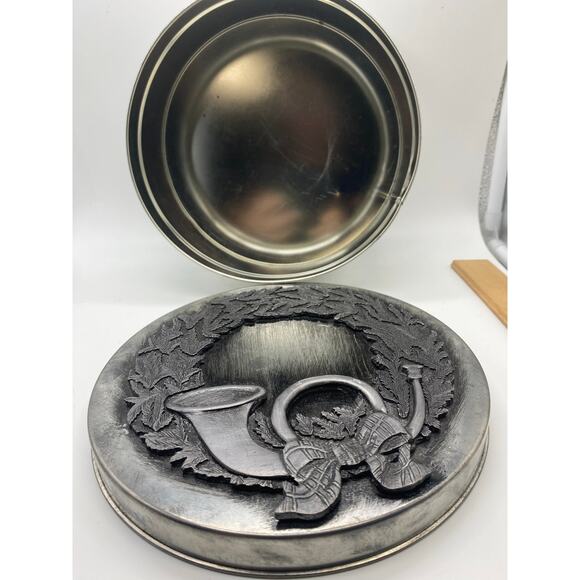 Vintage Christmas Tin Pewter Wreath Horn Trumpet Candy Cookies 5.25” Metzke - Picture 3 of 8